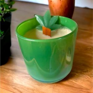 Gorgeous Hemp Wax scent is Goji Berry & Hemp with a green agate Crystal!Last 1️⃣